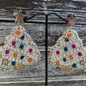 Nwt White Christmas Tree beaded earrings